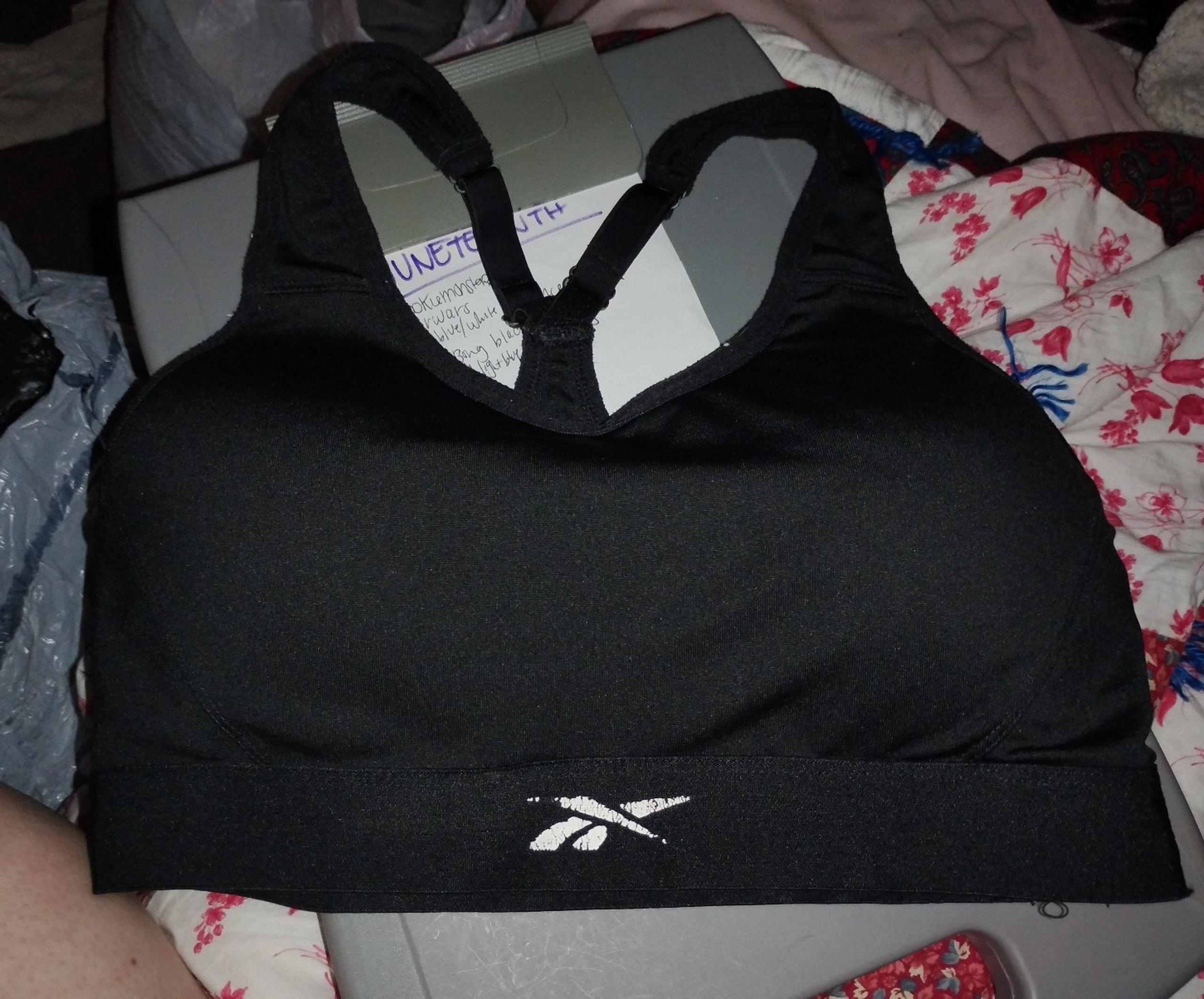 Reebok brand women's size MEDIUM black criss cross straps, sports bra