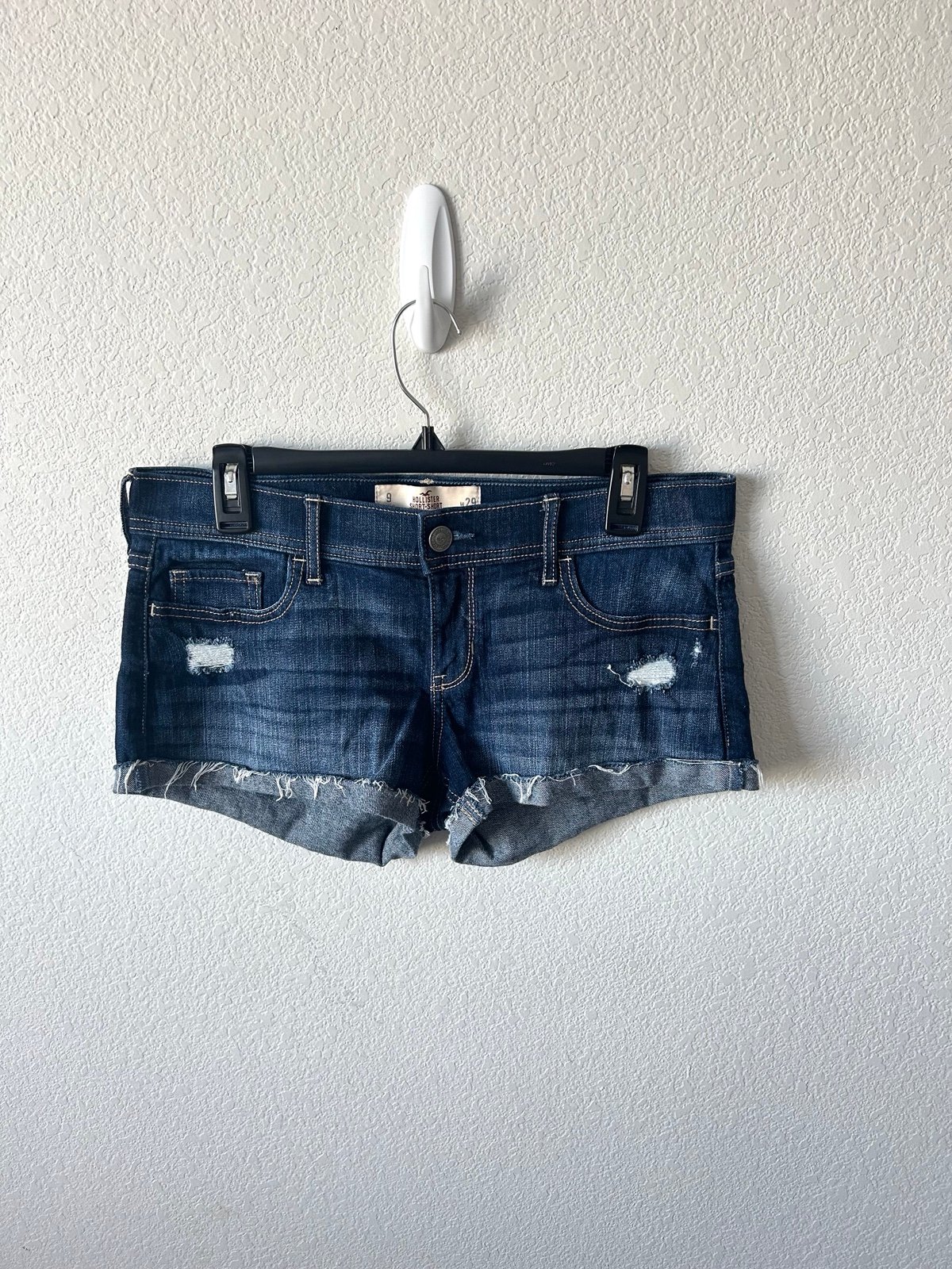 Hollister low rise Dark denim shorts 29”