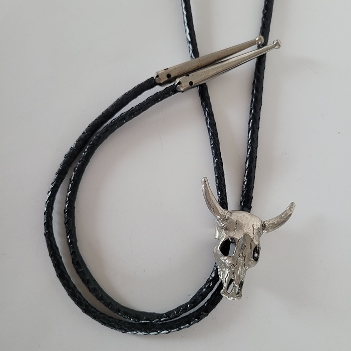 Southwest Cow Skull Steer Head Bolo Tie Leather Cord Silver