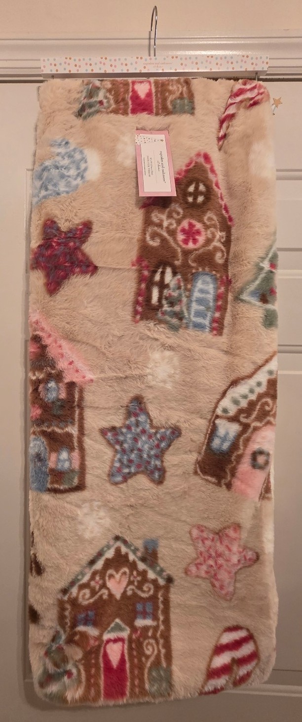Cupcakes & Cashmere Gingerbread Christmas plush blanket Nwt