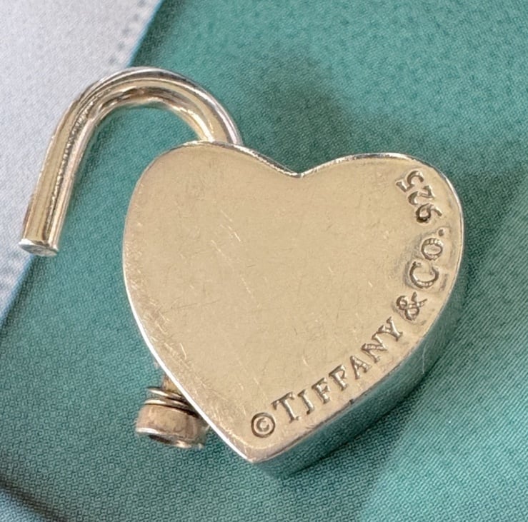 ティファニー　I LOVE YOU　チャーム？ Tiffany & Co Sterling Silver I Love You Medium Heart Charm
