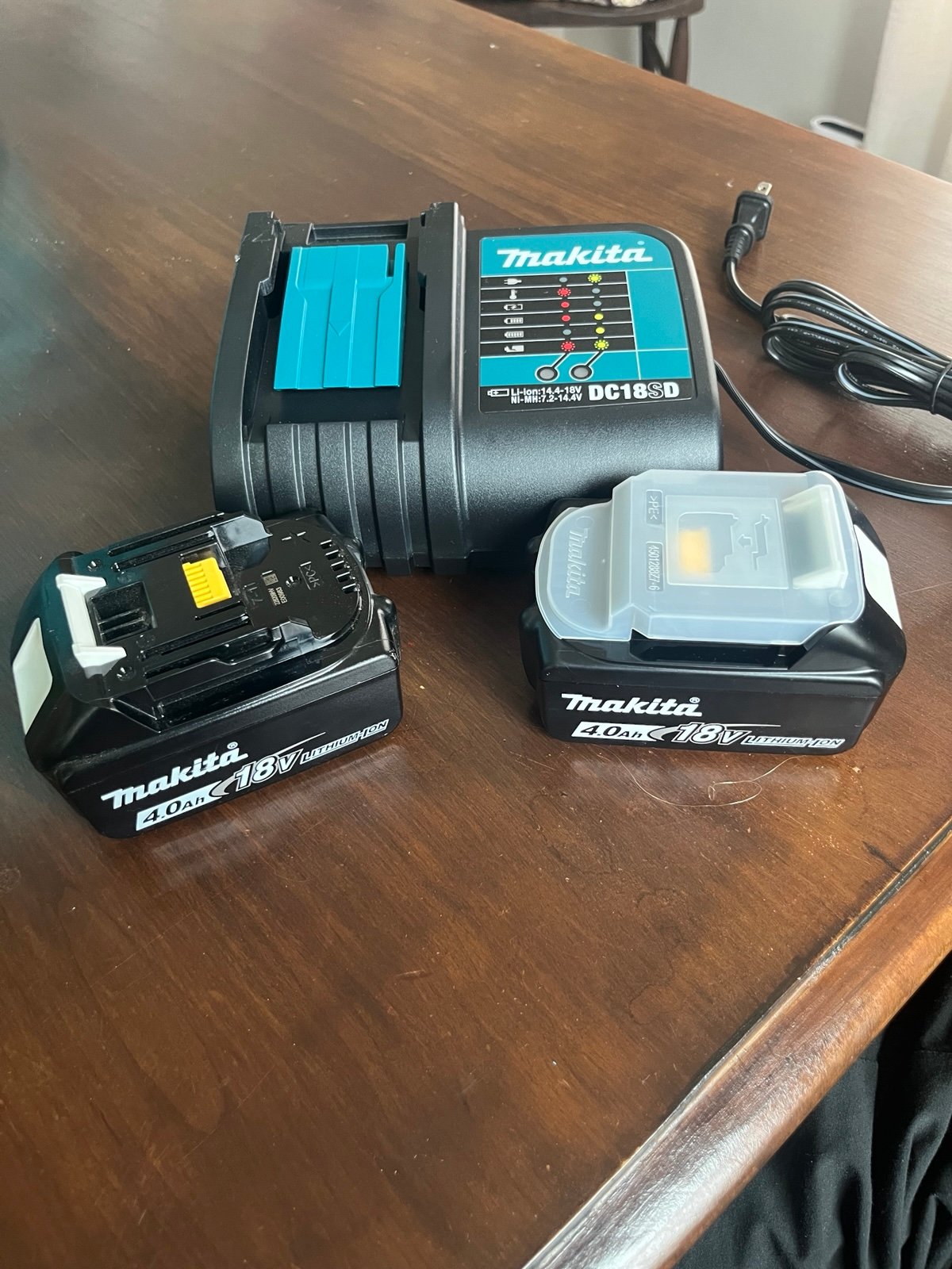 MAKITA 18-Volt LXT Lithium-Ion Batteries (2) and Charger Starter Pack (4.0Ah)