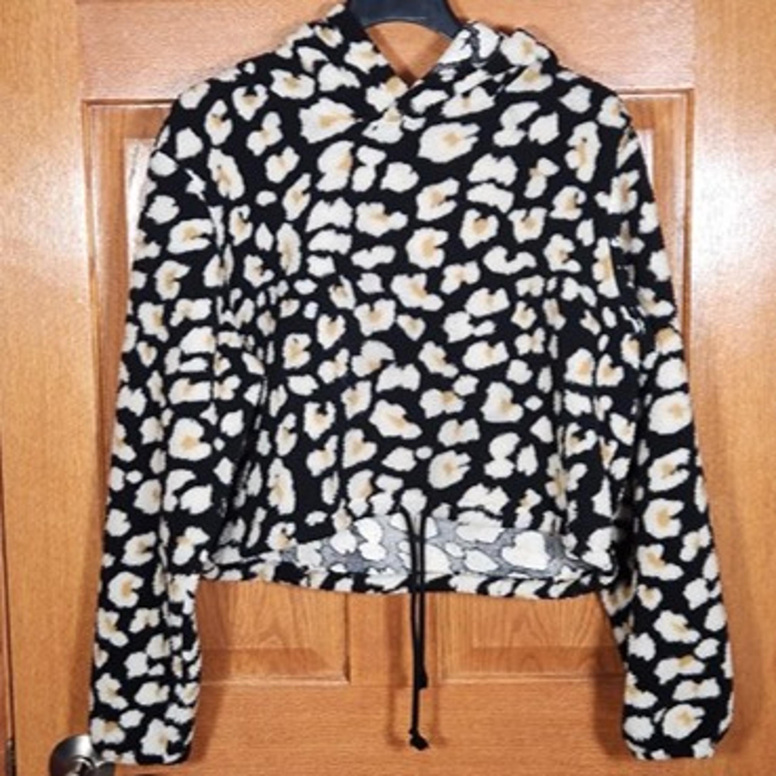 WILD FABLE Womens XL Crop Sherpa Hoodie Shirt Jacket Pullover Sweater Black