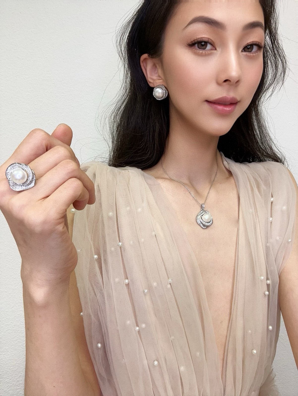 pearl 3 pieces set( pearl necklace , earrings and rings )