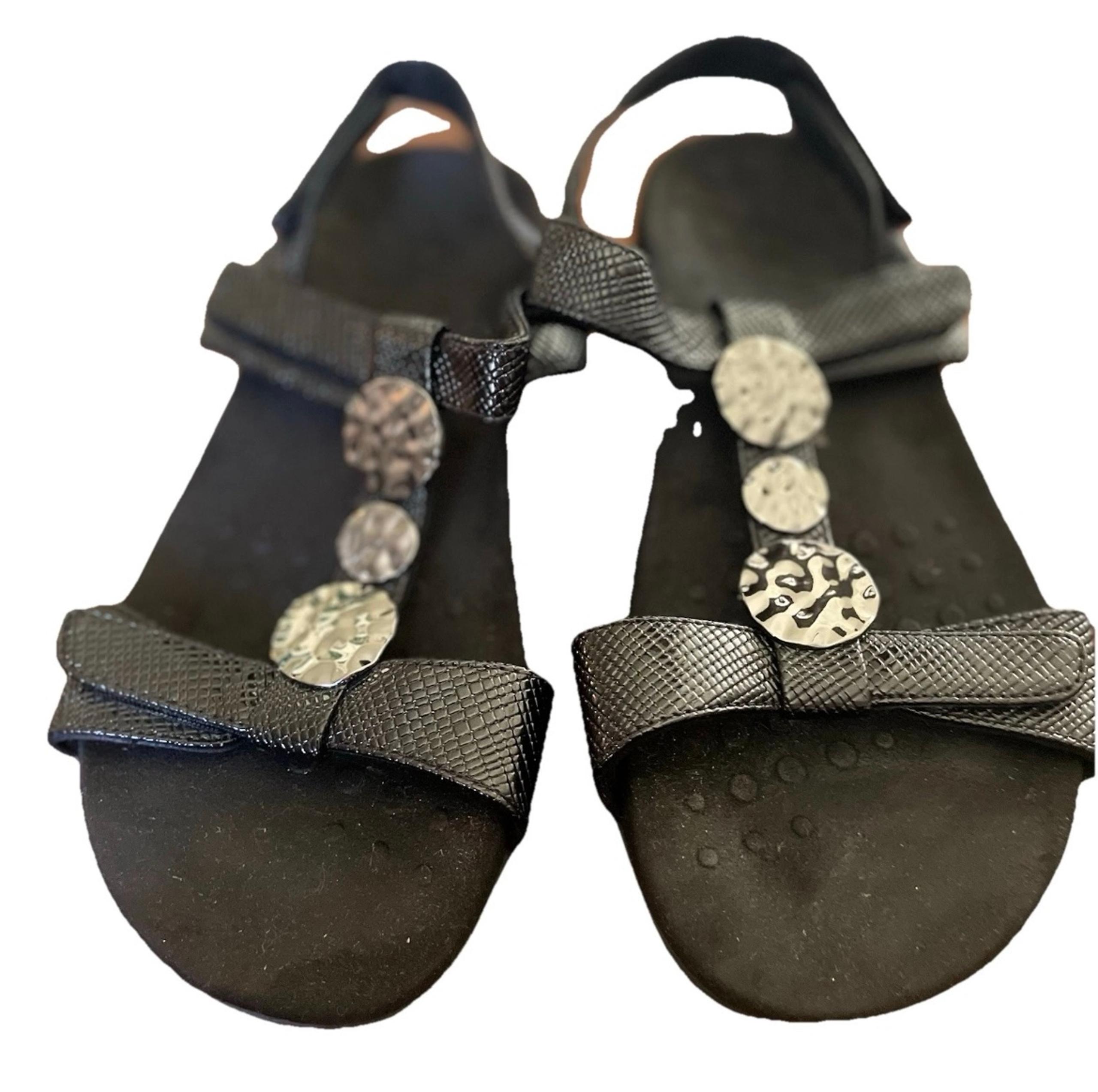 Vionic Women Size 7.5 Black Metallic Medallion sandals
