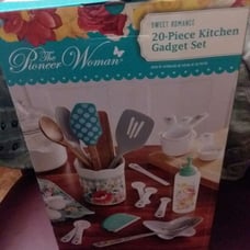 NEW! PIONEER WOMAN 20-PC SWEET ROMANCE KITCHEN GADGET KIT