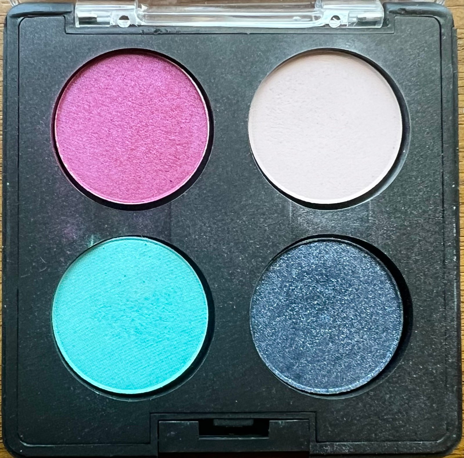 MAC Eyeshadow Quad “Too Dolly”