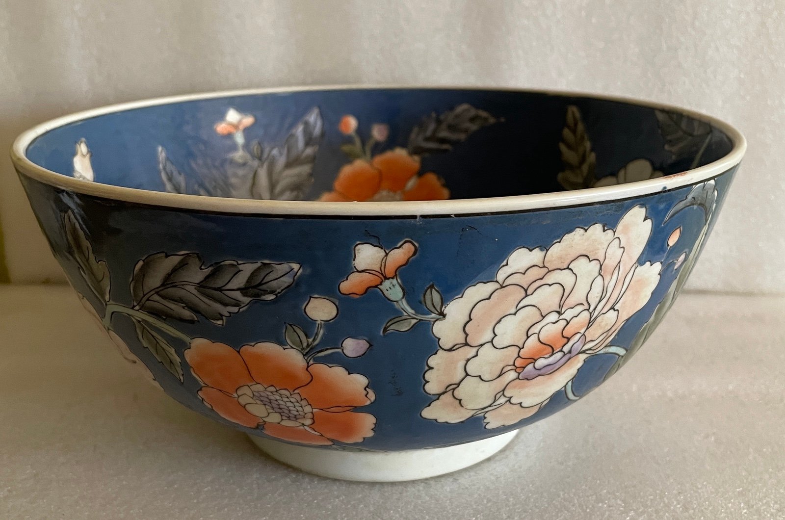 Chinese porcelain large flower Bowl