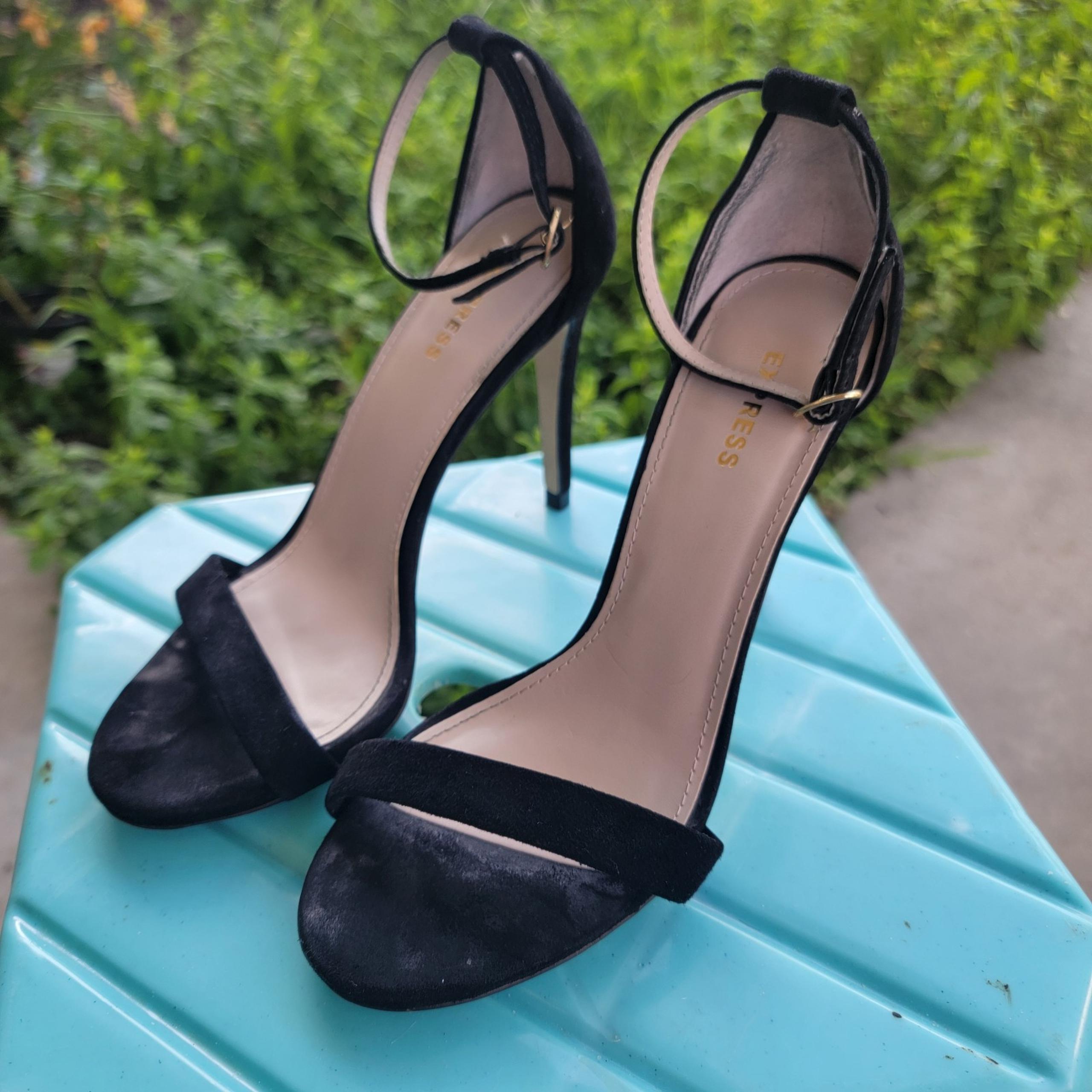 Express Heel Open Toe Pumps Black Women's sz 6 Faux Suede