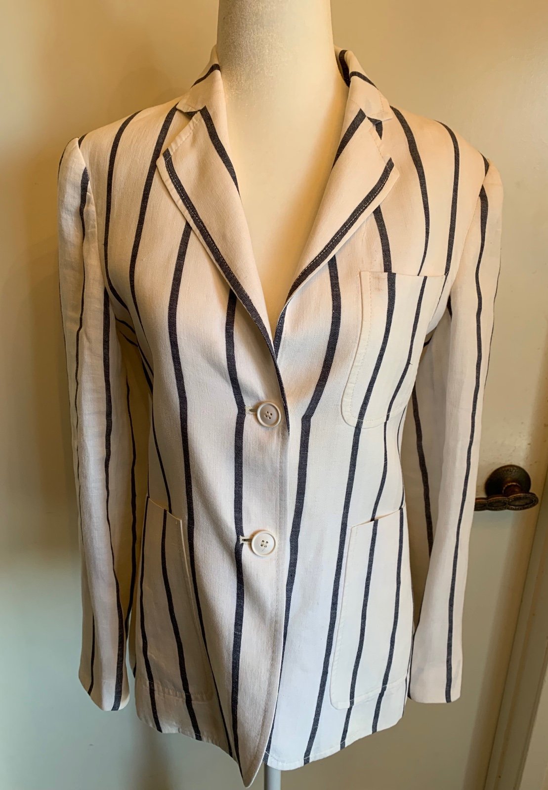Theory Blazer Size 2 Pre-Owned