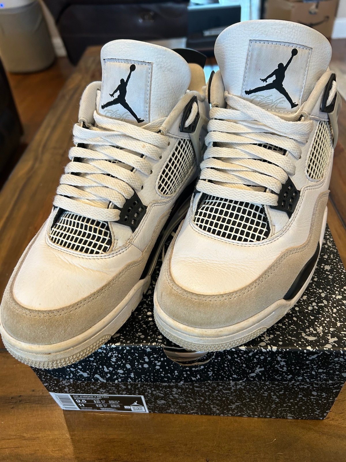 Jordan 4 Retro