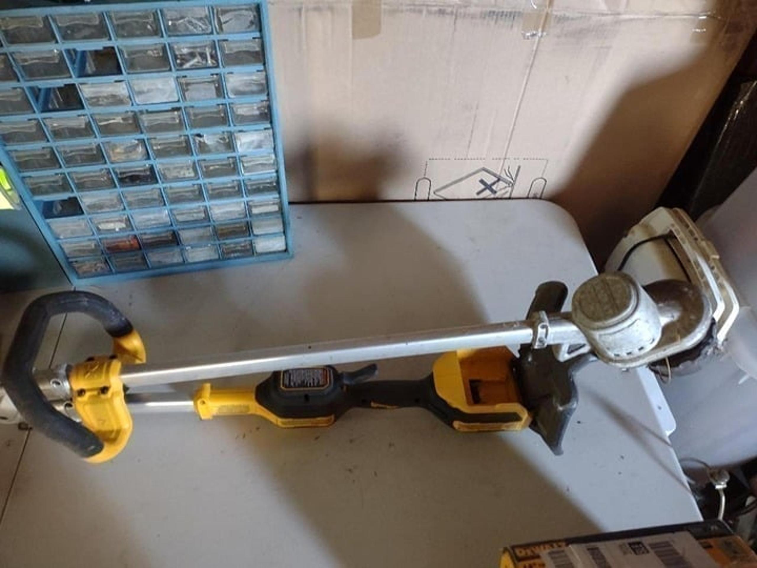 DEWALT 20v cordless String Trimmer