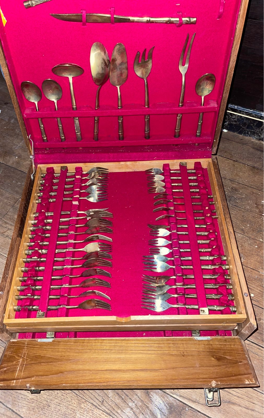 Bronze silverware