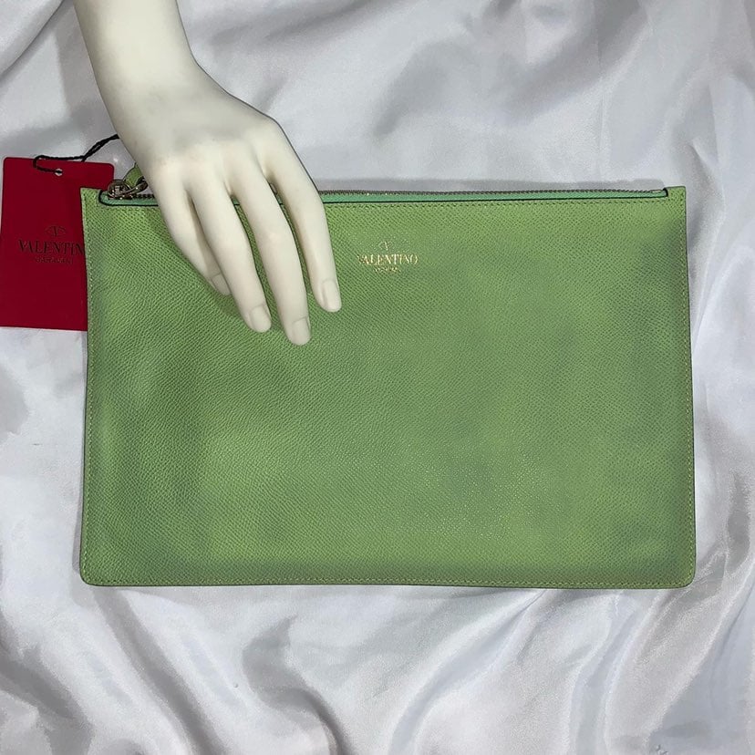 nwt VALENTINO GARAVANI Rockstudint green leather zip too pouch