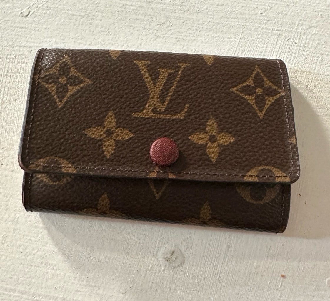 Louis Vuitton 6 ring key holder