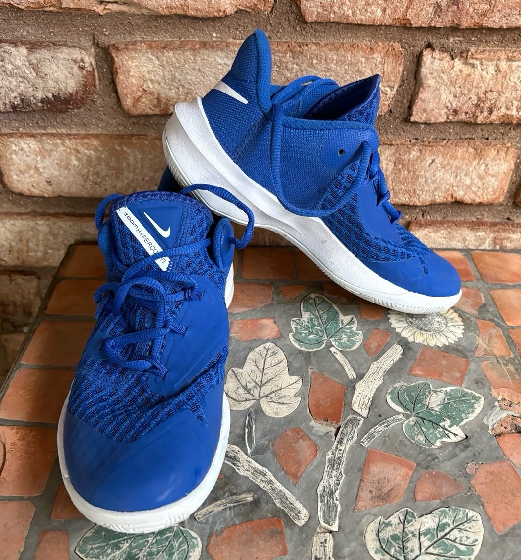 Nike Zoom hyper speed Court Volleyball Sneakers Size 6 Youth