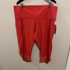 Athleta Salutation Stash Pocket II Capri