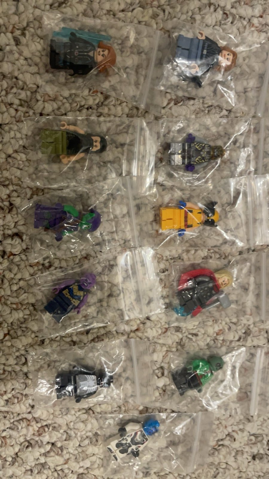 5 Lego minifigures