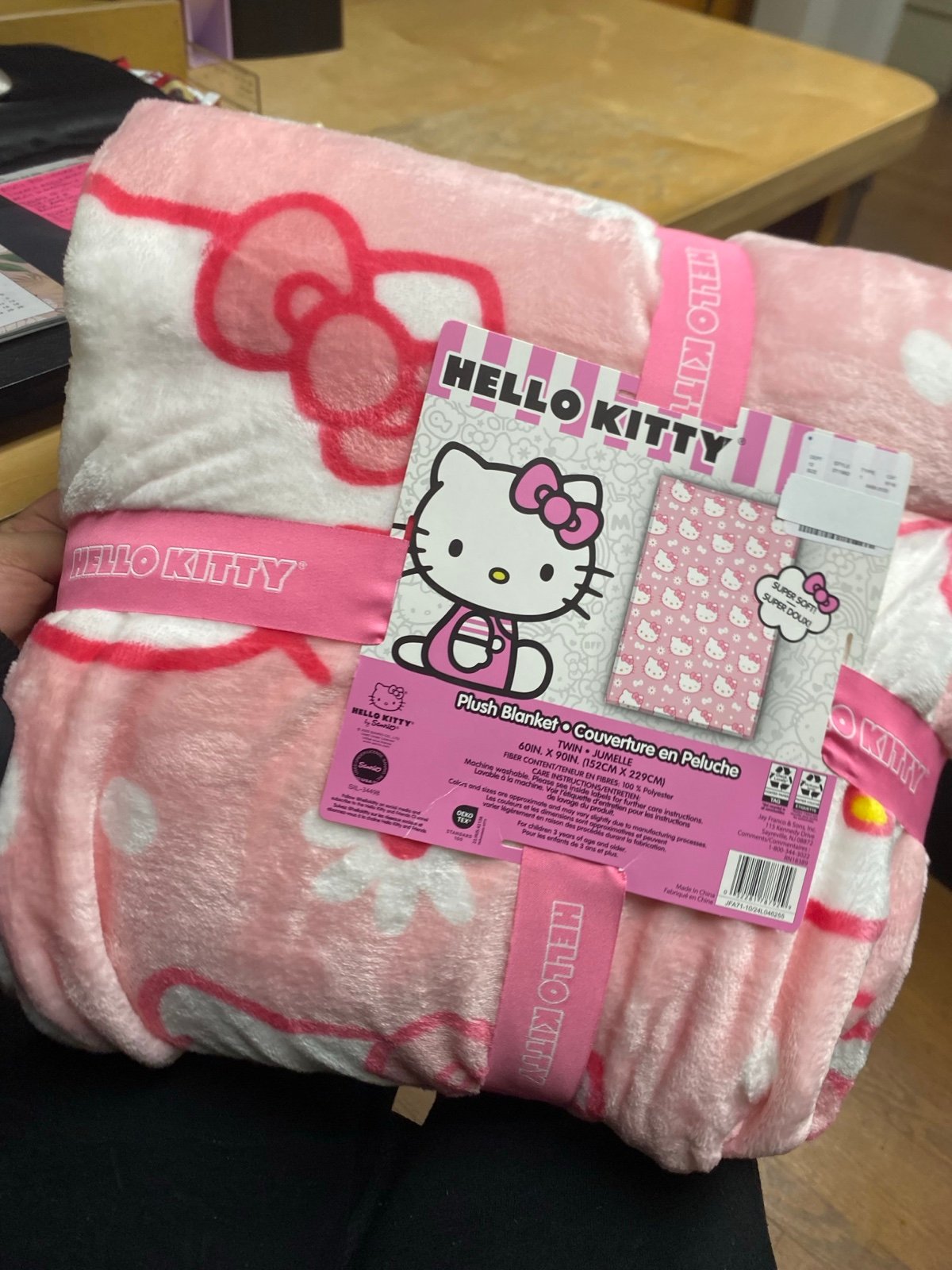 Twin size pink hello kitty spring blanket