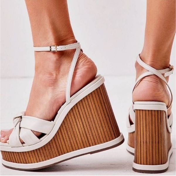 Schutz Mindy Wedge in Pearl 9.5B