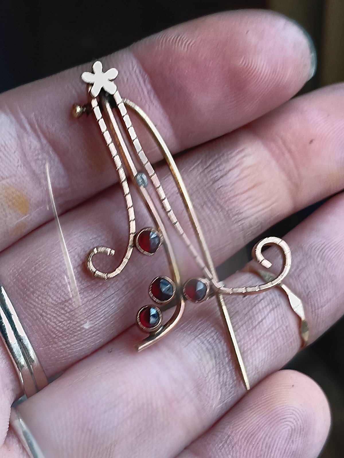 9kt gold broach