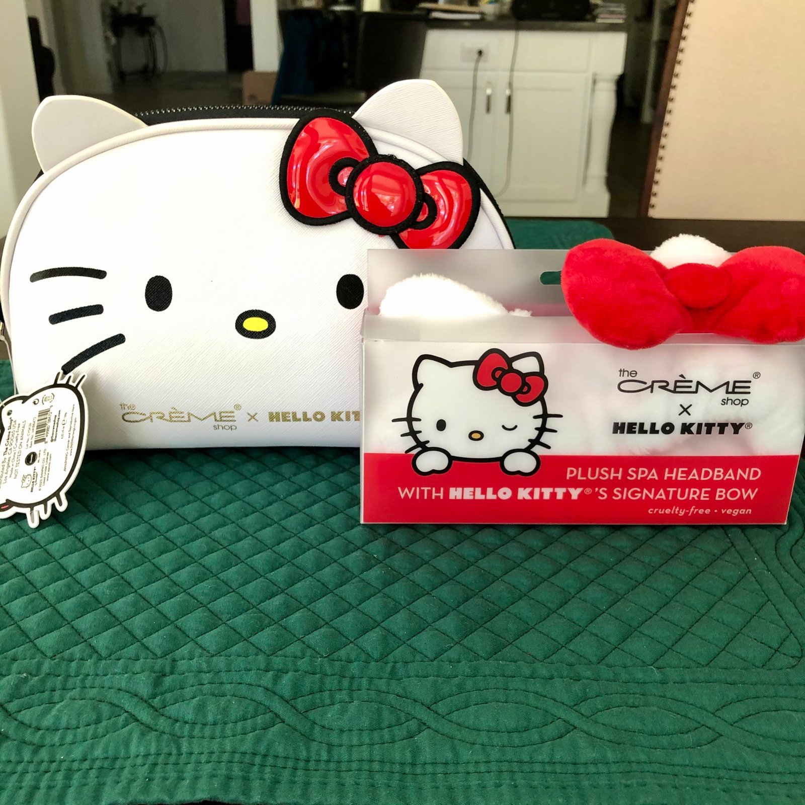Hello Kitty Matching Set V-Day