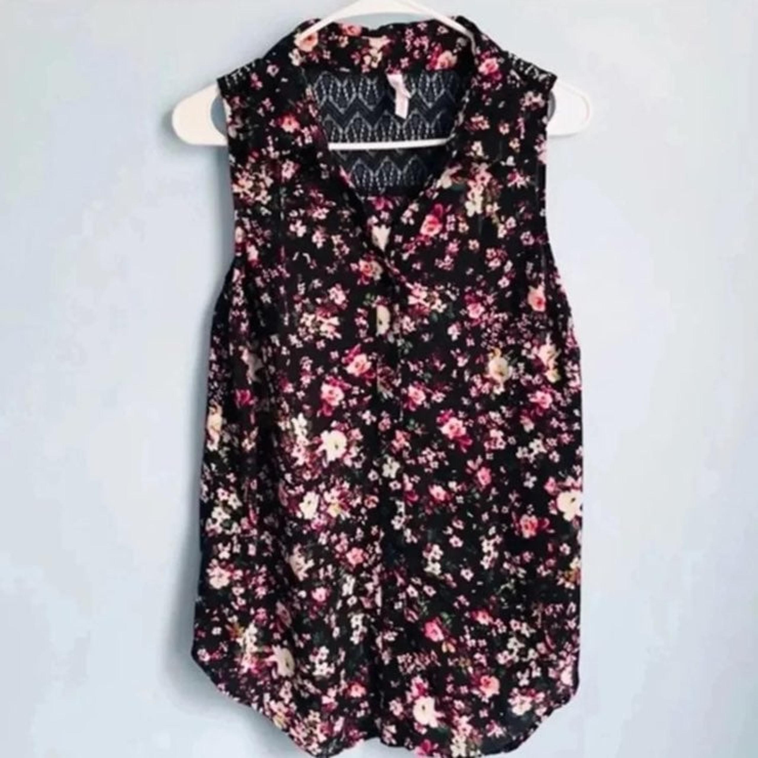 Xhilaration Floral Tank
