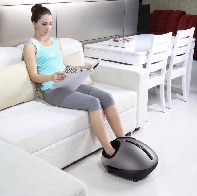 Foot massager with rolling heat massager
