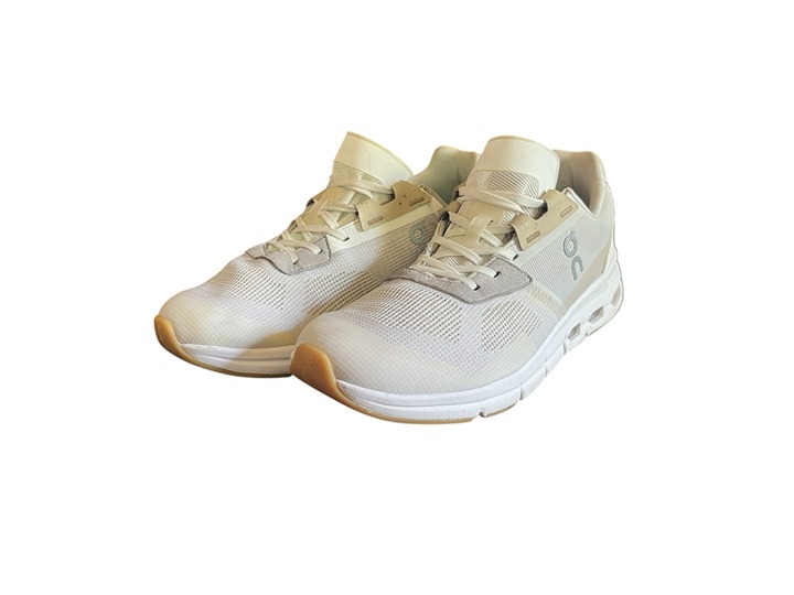On Cloud 5 White Running Shoes Womens 7.5 Swiss Engineering