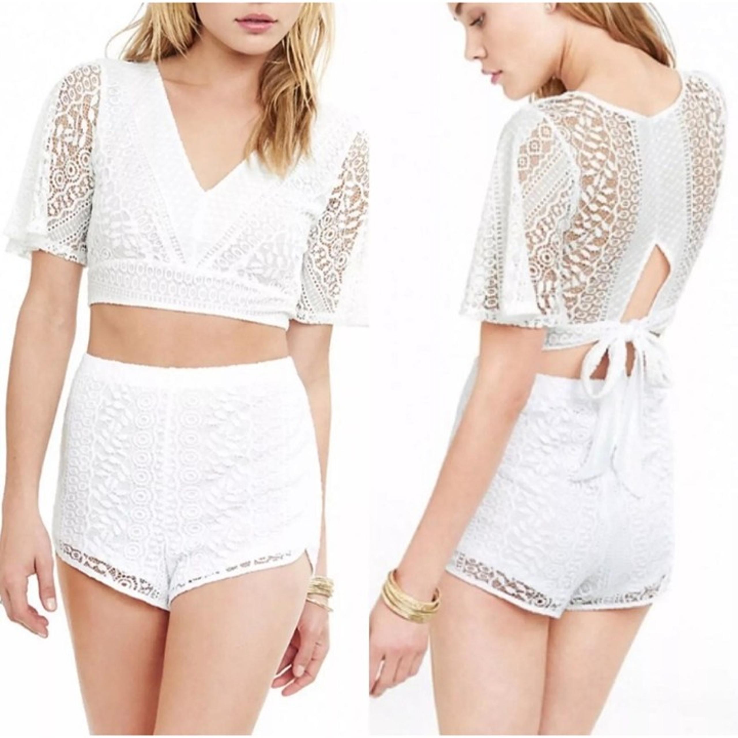 NWT Women's Express White Crochet Pull On Summer Shorts Size Small S