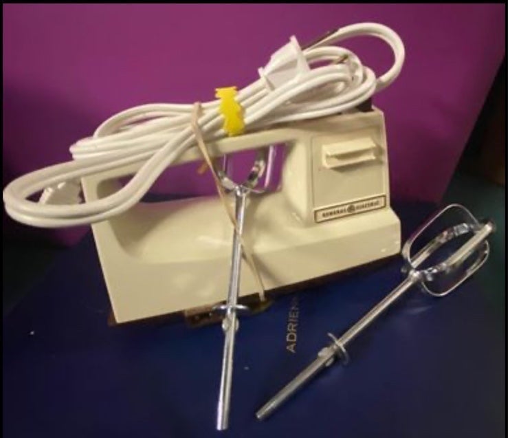Vintage Genuine 3 speed portable GE Electric Hand Mixer