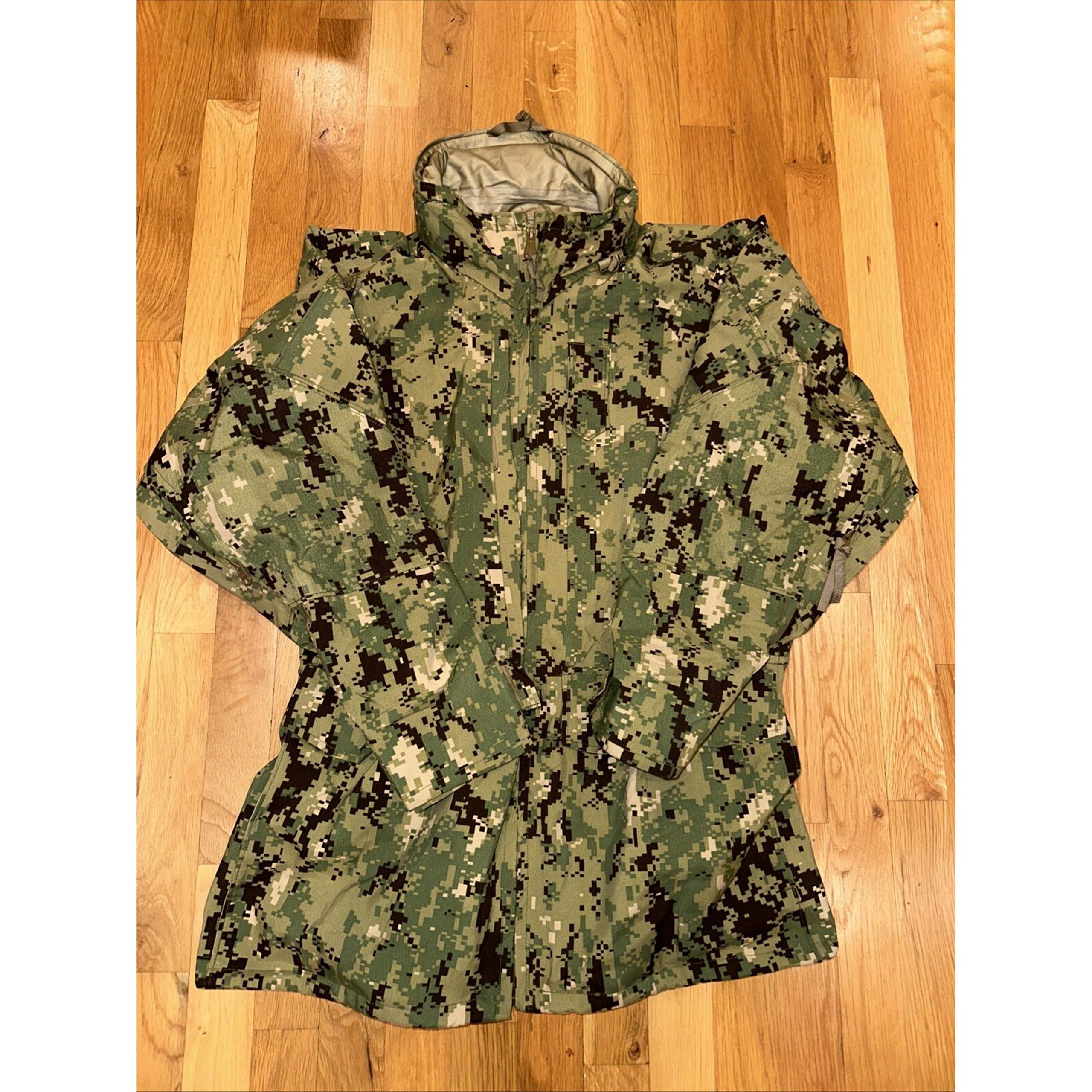 US Navy NWU Gore-tex Parka TYPE III AOR1 w/ Hood Mens Digital Woodland Sz-Medium