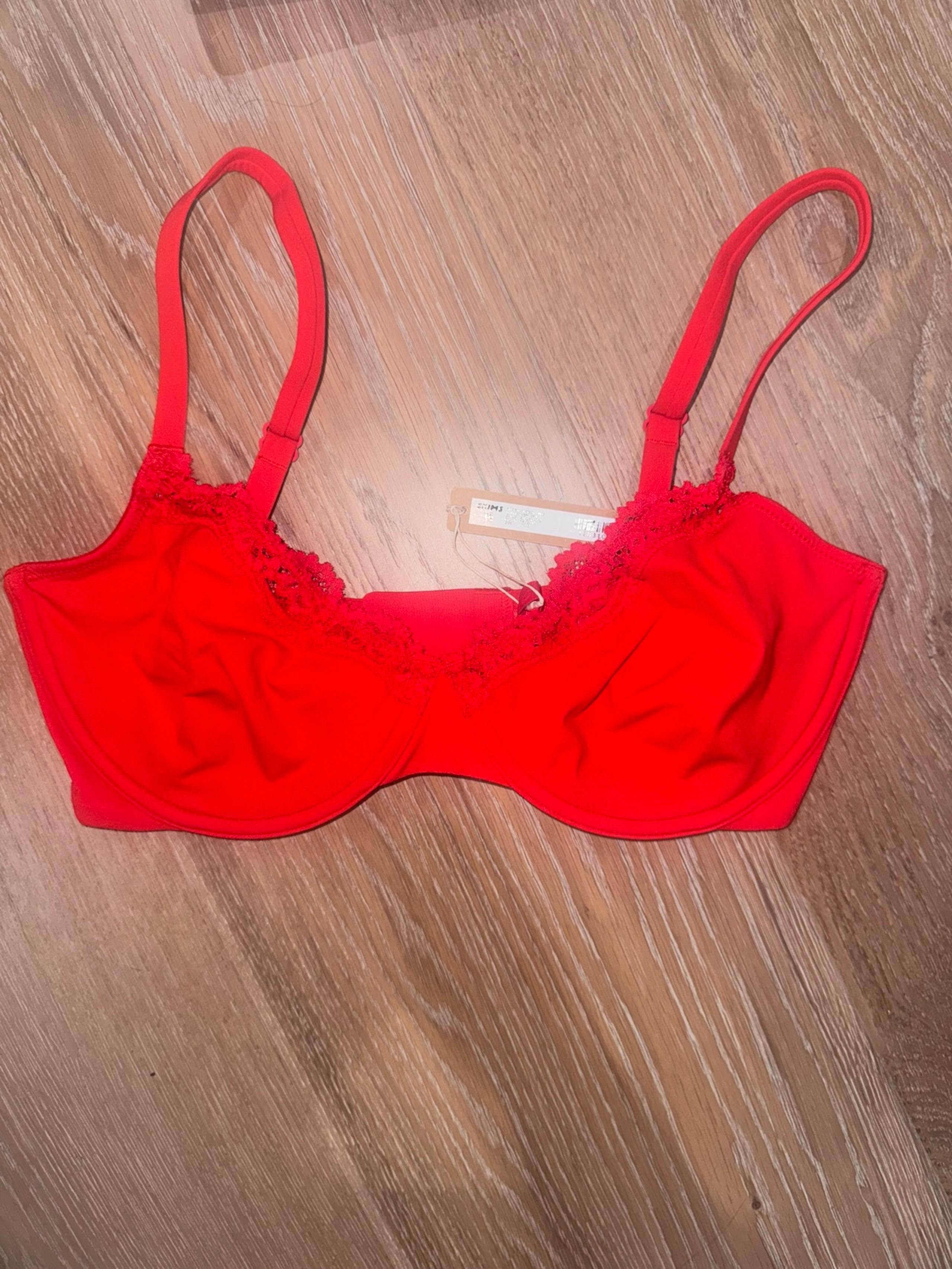 Skims FITS EVERYBODY LACE
UNLINED DEMI BRA