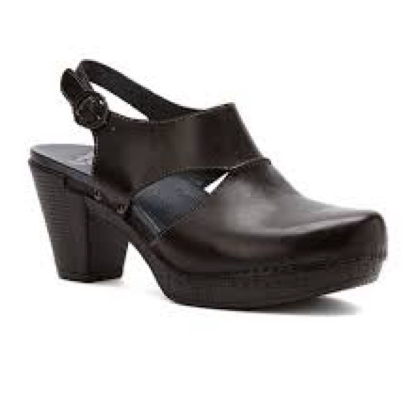 Dansko Riley black leather slingback clogs size 40