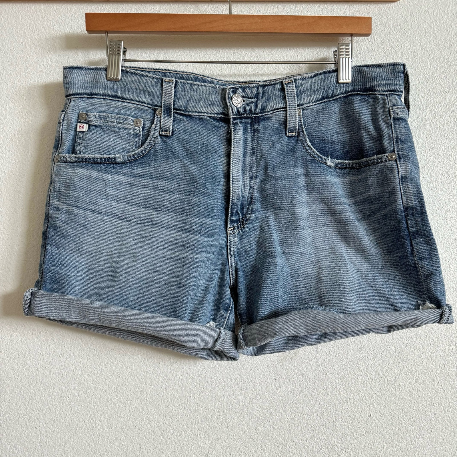 AG Becke Medium Wash Denim Relaxed Slim Rolled Hem 5 Short Women's 29