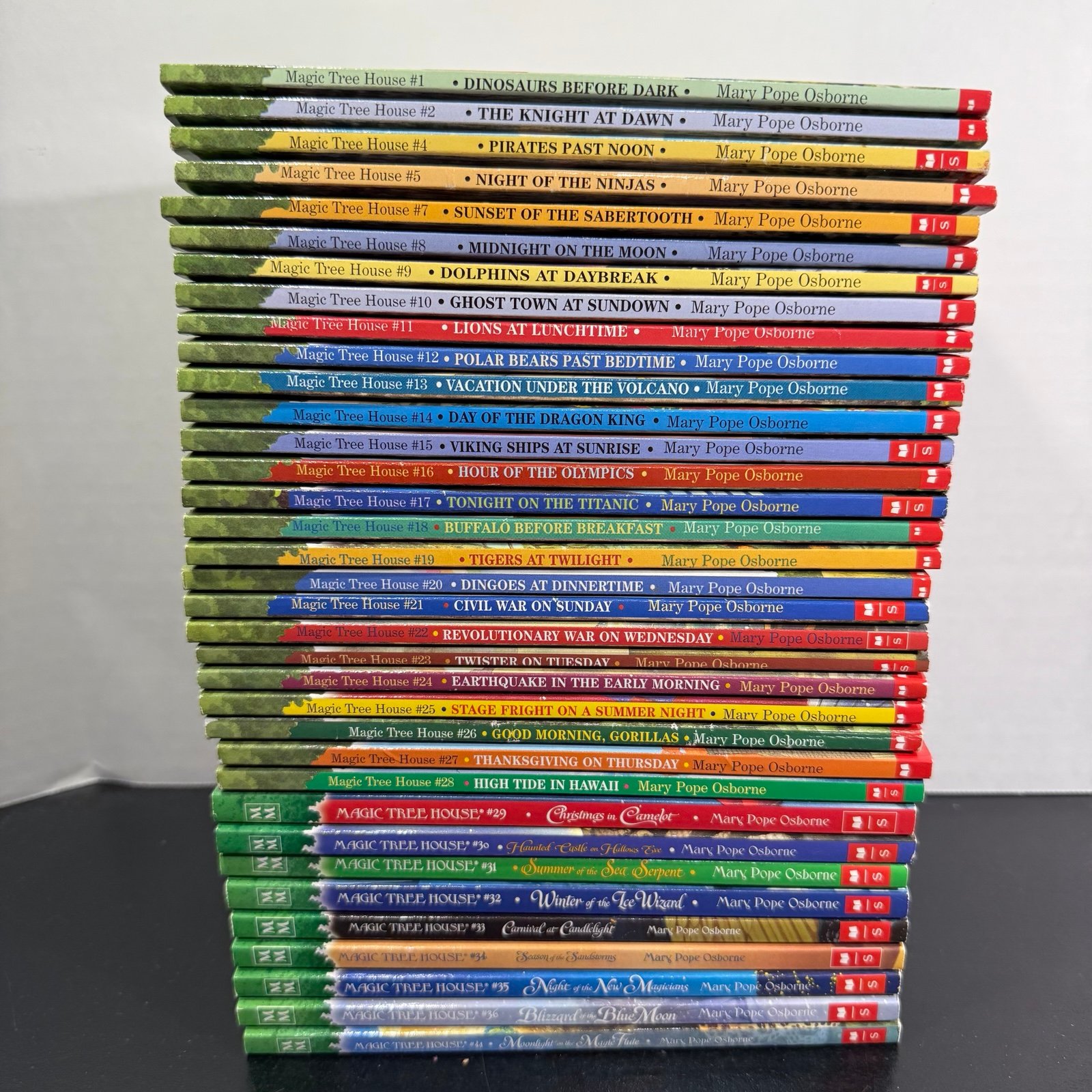 35 magic tree house books Mary Pope Osborne