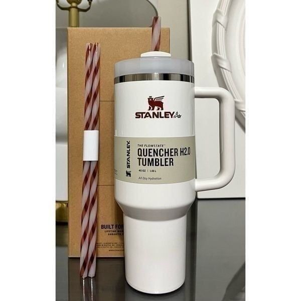 LIMITED EDITION Stanley Quencher H2.0 FlowState 40oz Tumbler, MISTLETOE TWIST