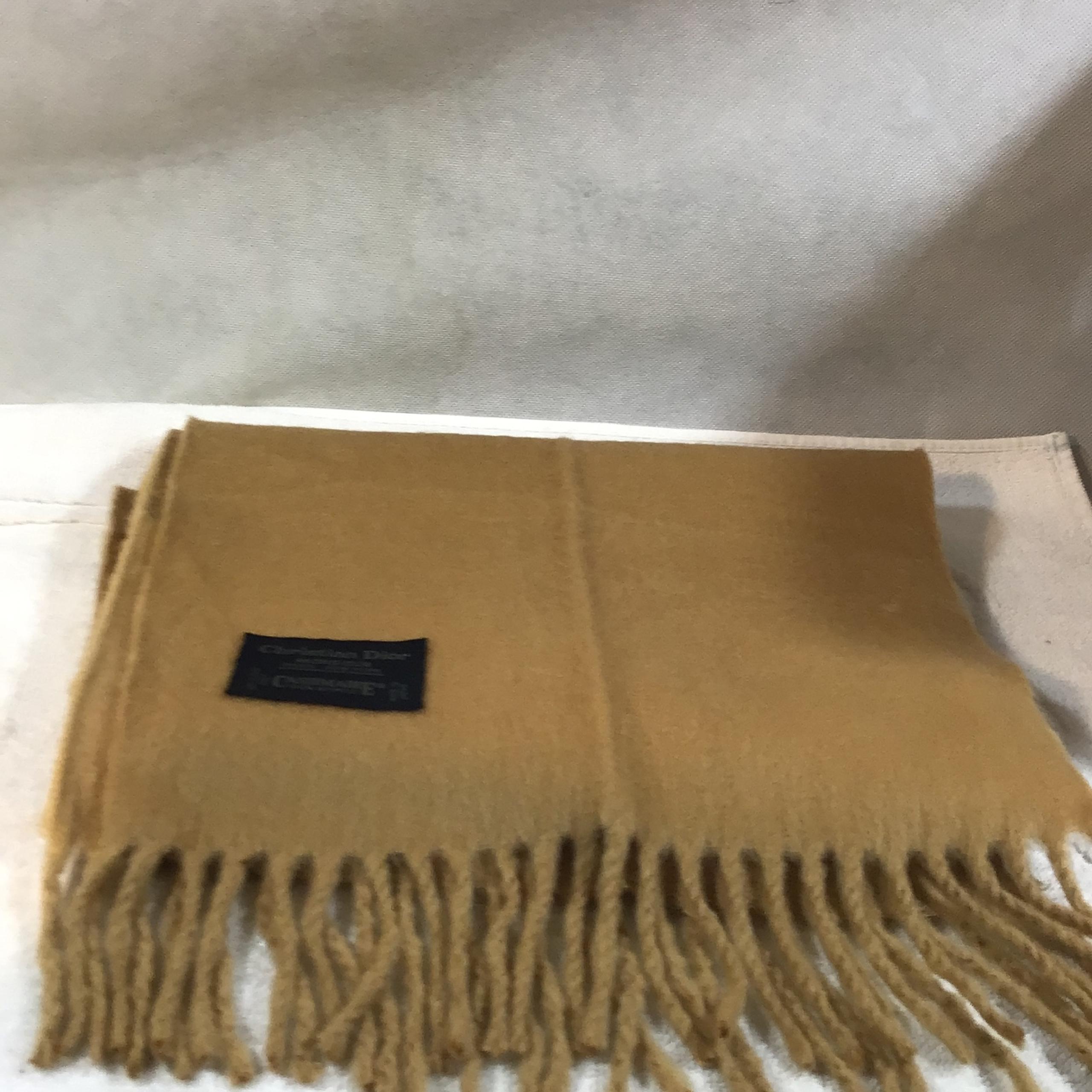 Christian Dior Monsieur Cashmaire 100% acrylic tan scarf. Sj06