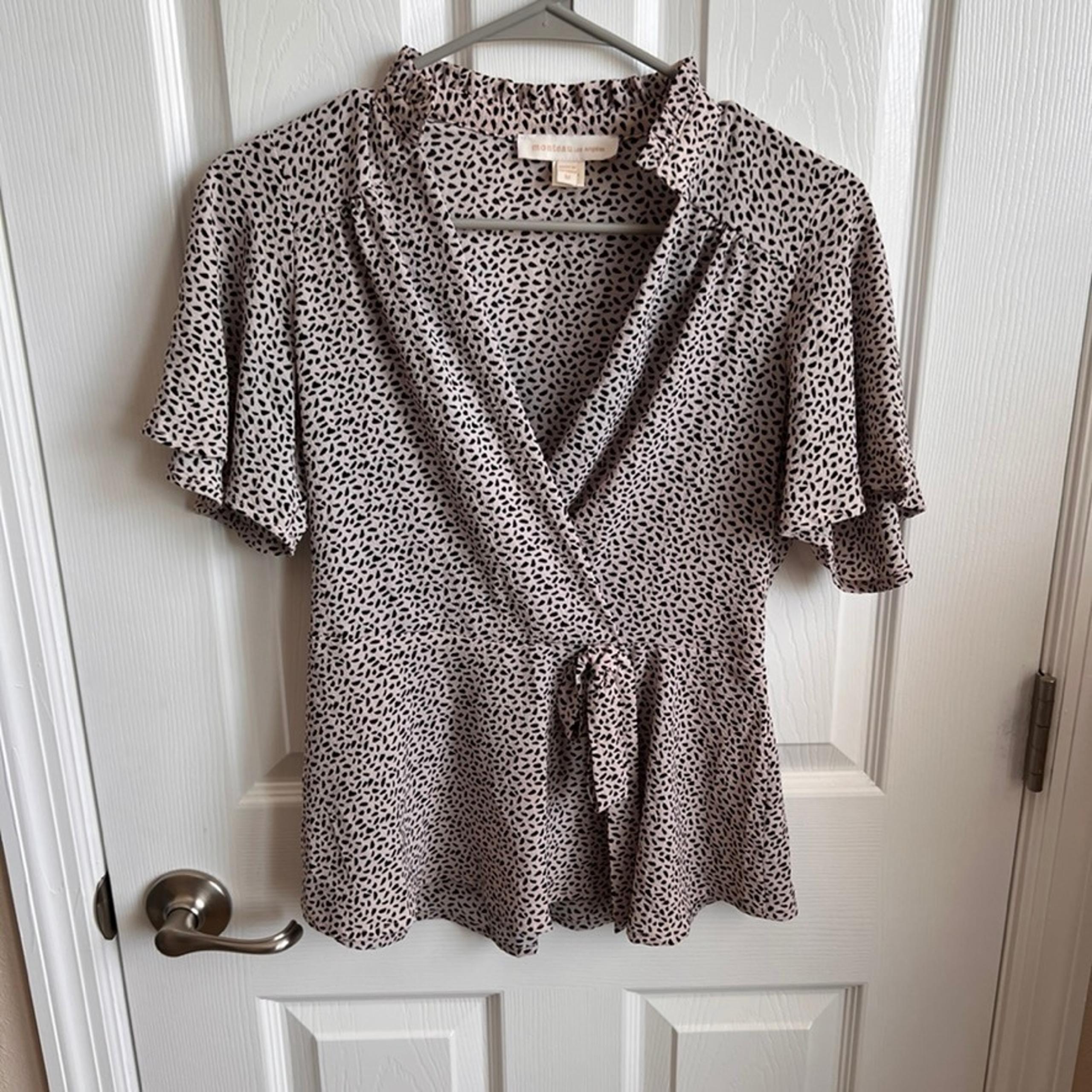 Monteau Los Angeles Blouse Wrap Tie Flutter Sleeve Top Animal Print M