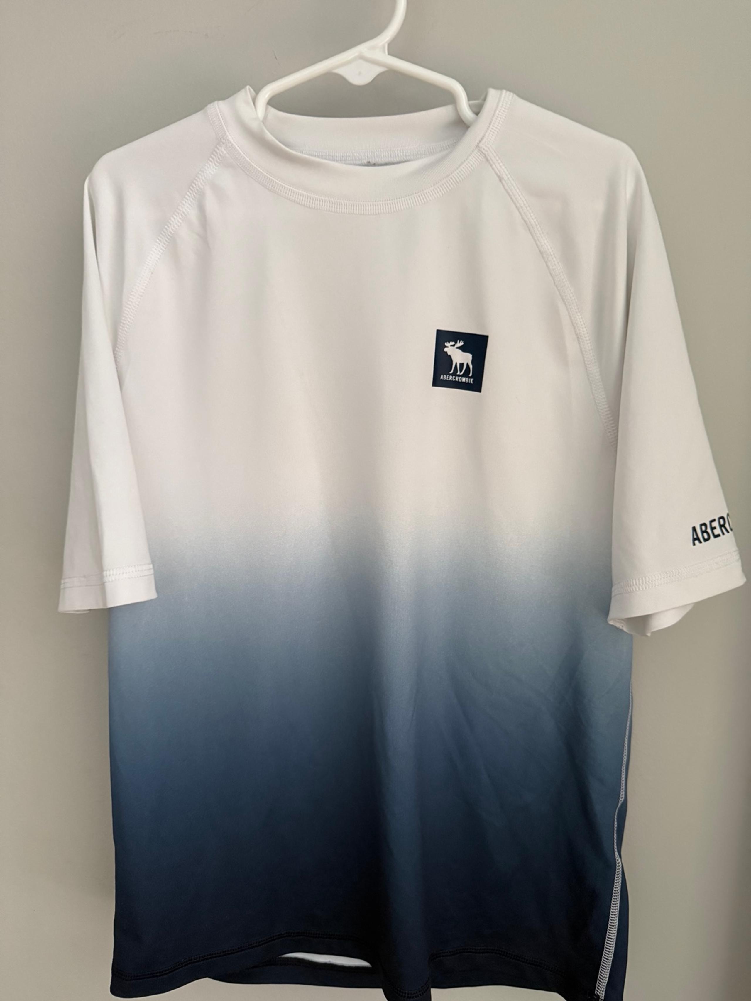 Abercrombiekids boys rash guard size 9/10 in like new condition