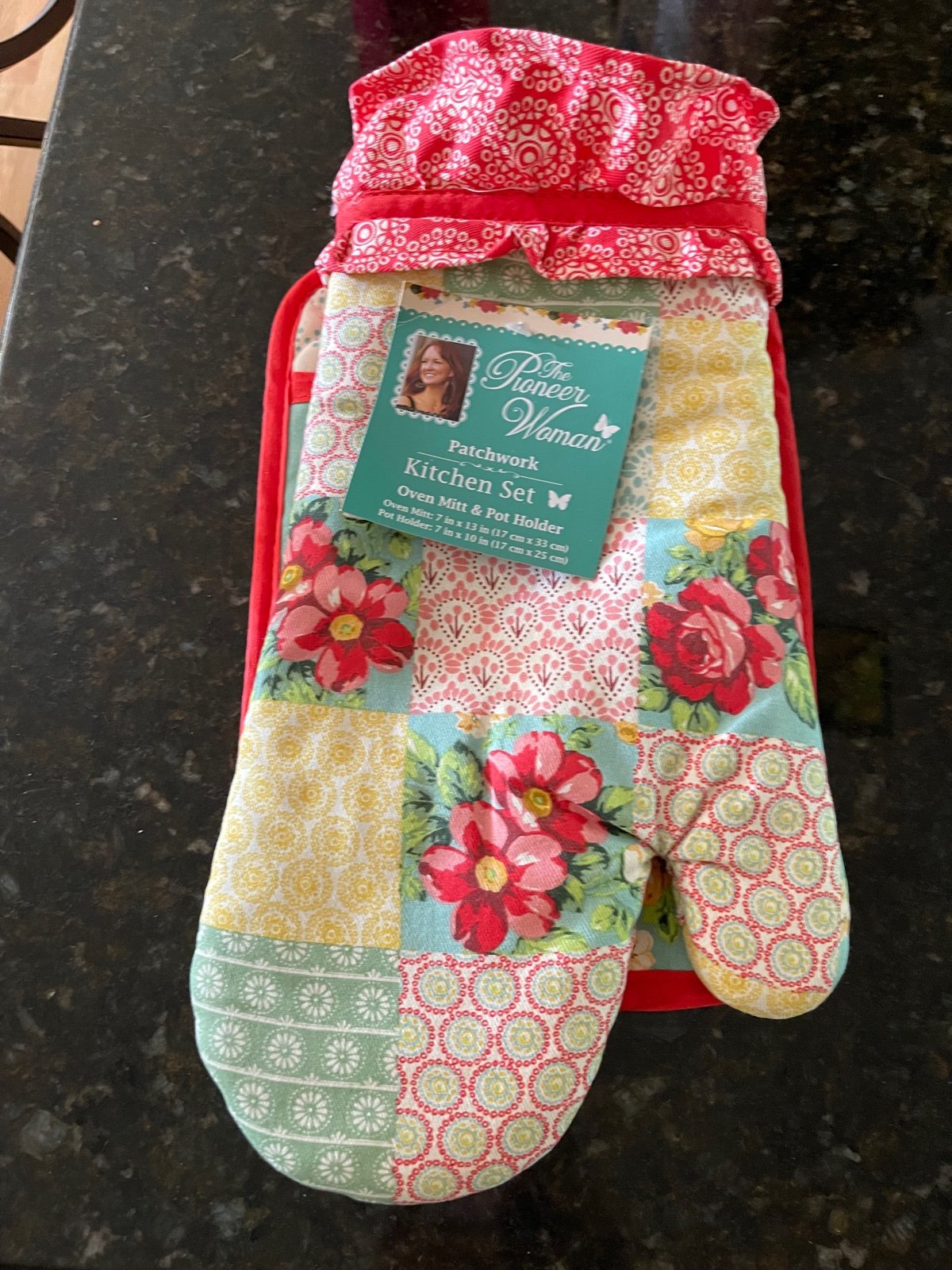 The Pioneer Woman Patchwork Oven Mitt & Pot Holder Set, Multicolor, 2 Piece