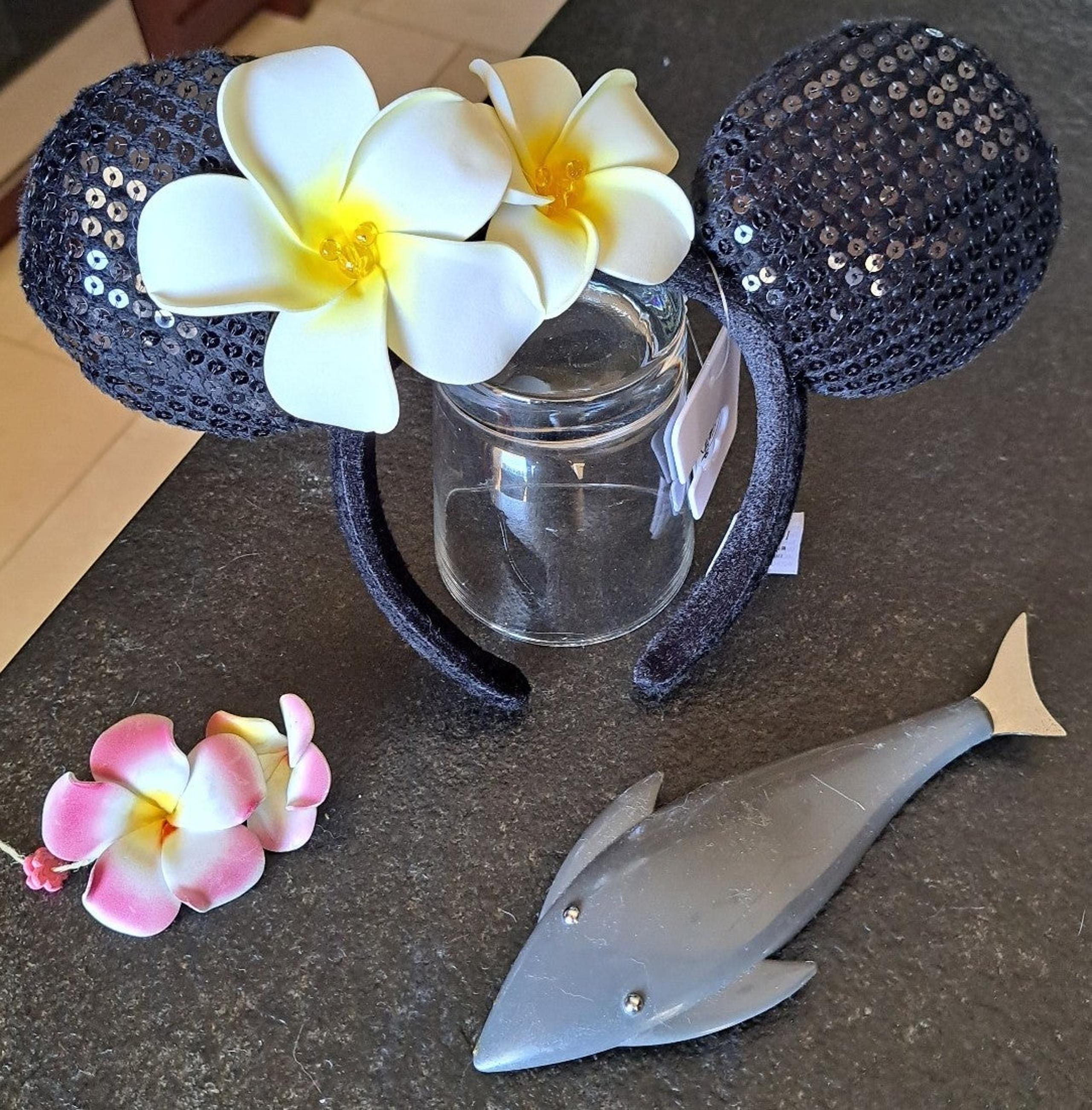 BNWT Disney Aulani Resort Exclusive Black Sequin w/ Plumeria Flowers Minnie Ears