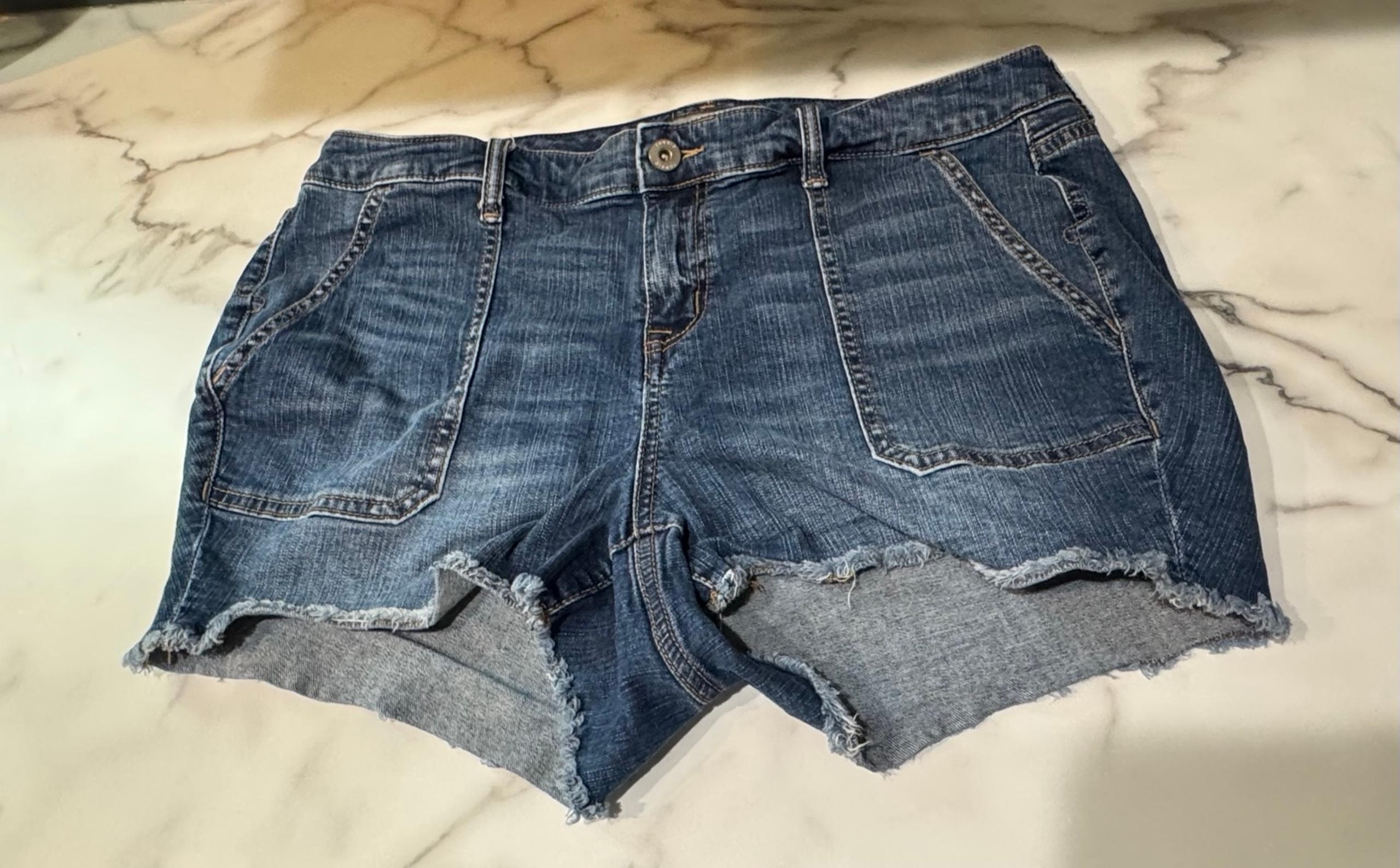 Torrid Womens Blue Denim Distressed Frayed Hem Jeans Shortie Shorts Sz. 16  GUC