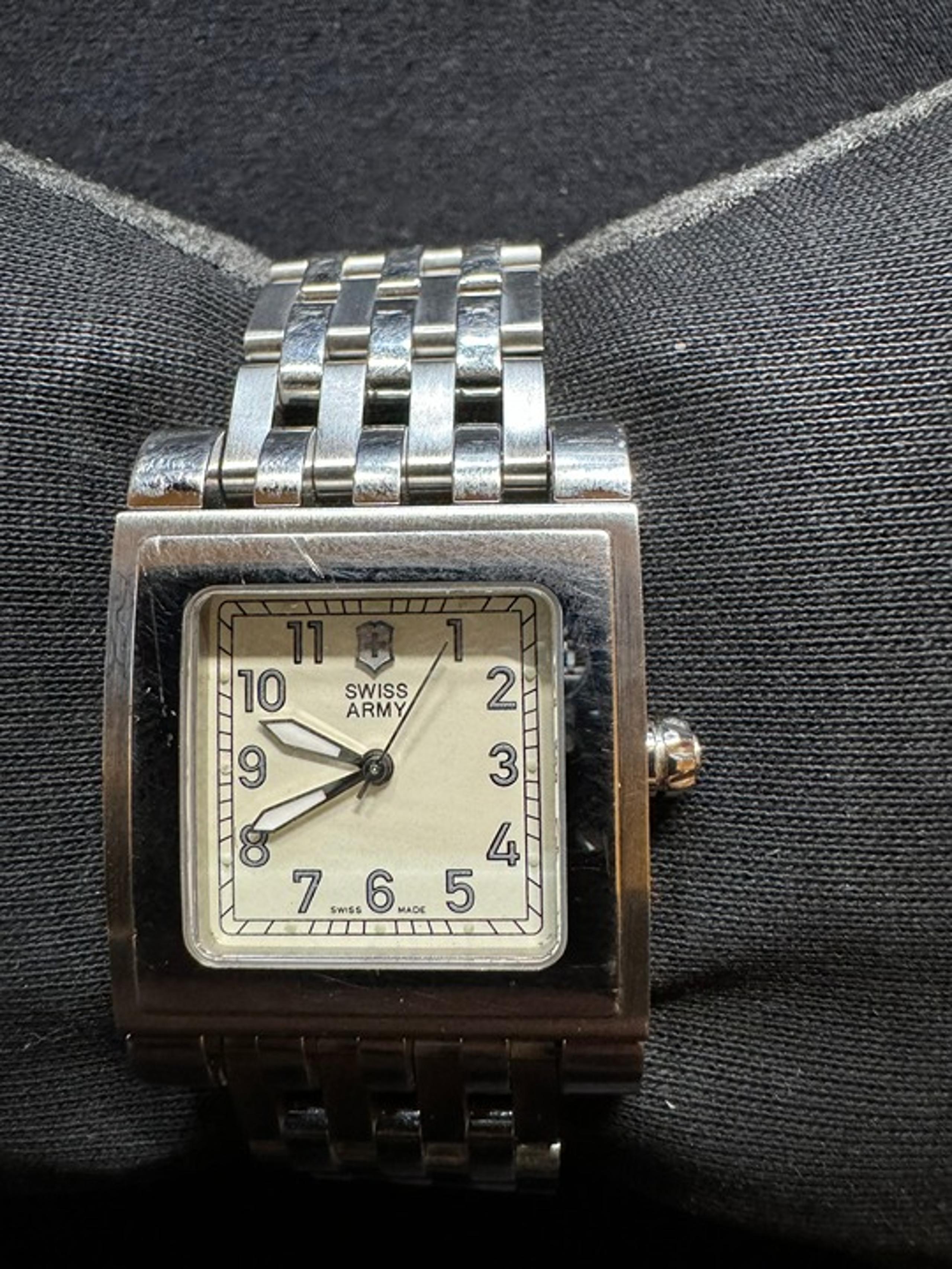 Nice Victorinox Swiss Army Cavalier 24124 Ladies Watch