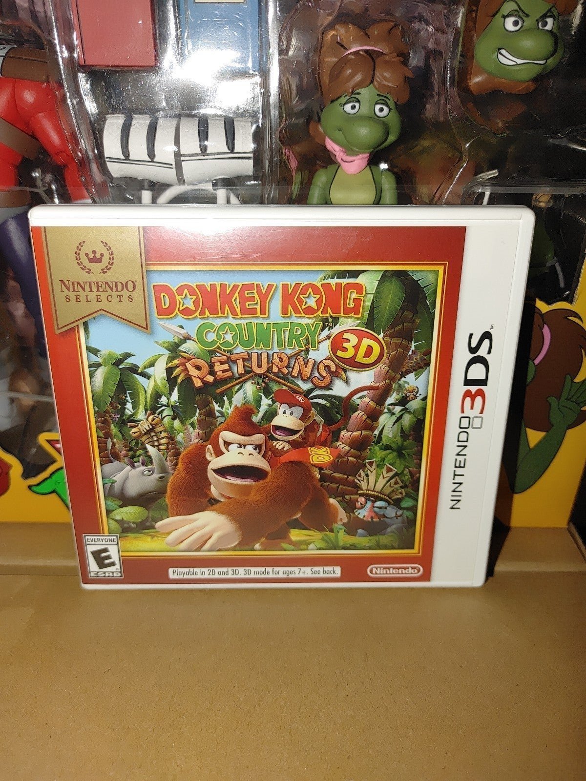 Donkey Kong Country Returns 3D for Nintendo 3DS + wii remote Banana case