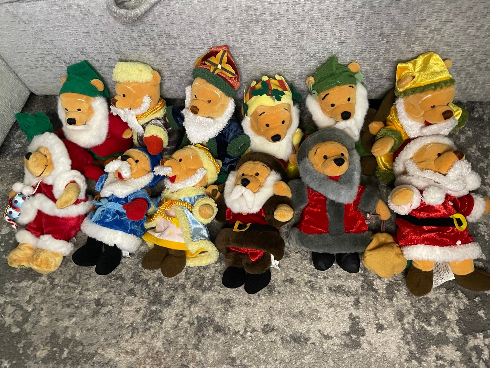 Christmas around the world winnje the pooh set of 12