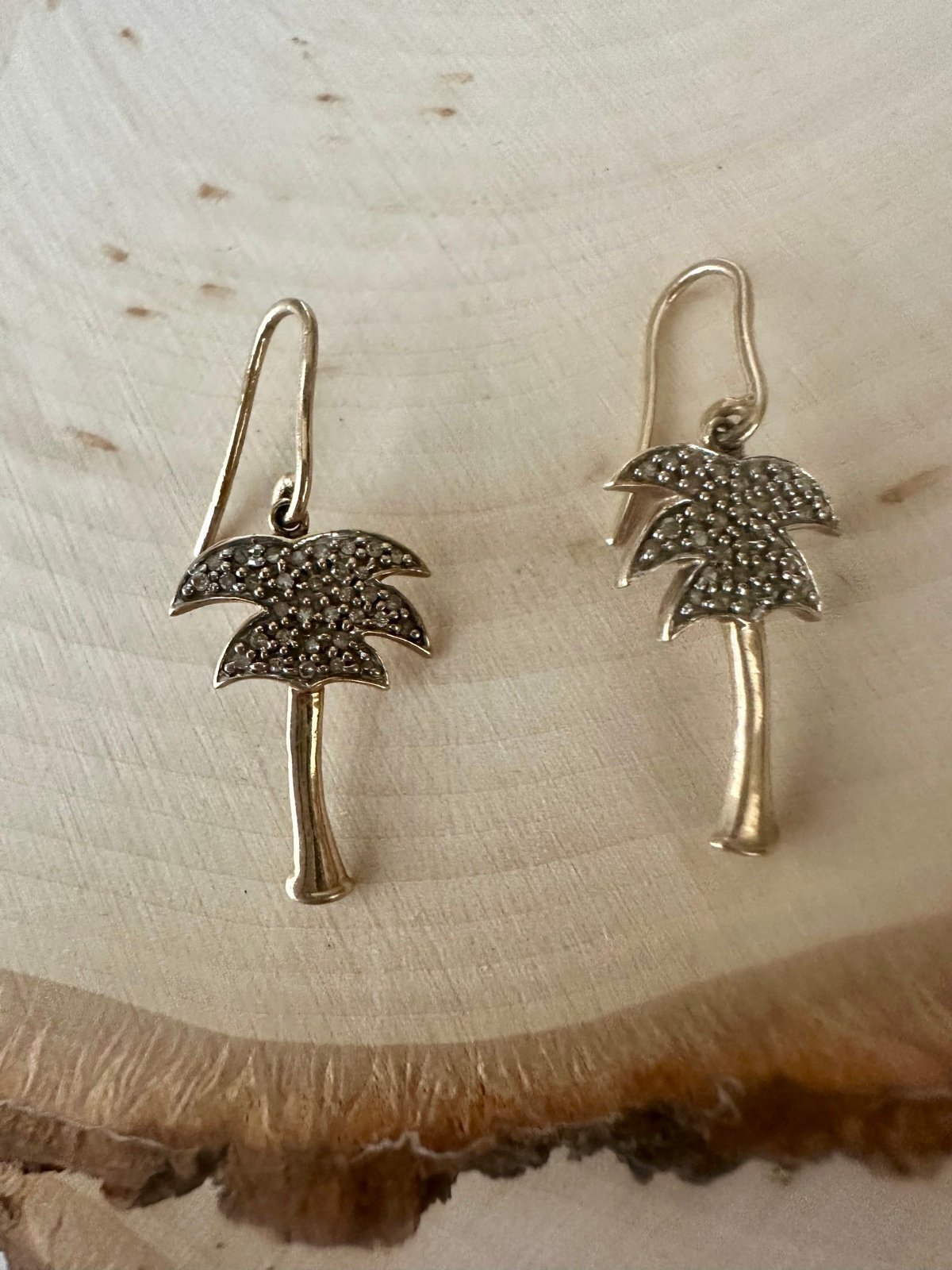 10K SOLID YELLOW GOLD PAVE DIAMONDS PALM TREE DANGLE DROP HOOK EARRINGS.