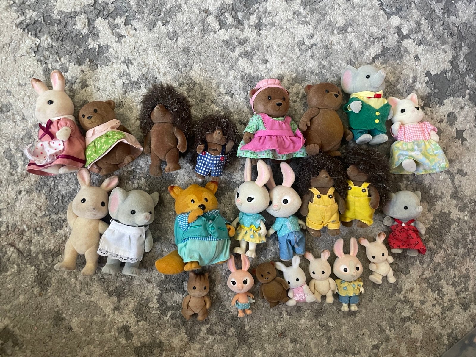 Mixed lot of 24 critter set
