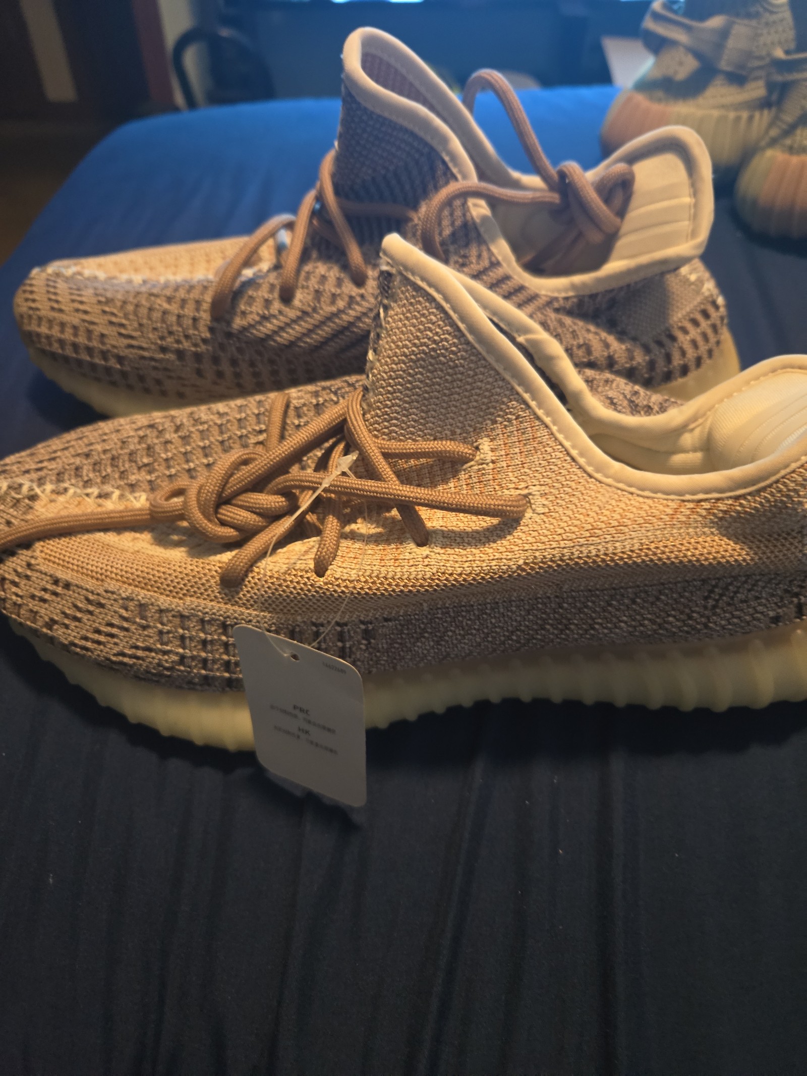 Yeezy Boost 350 V2 ASH Pearl's Size 9.5 discoloration on bottom no box