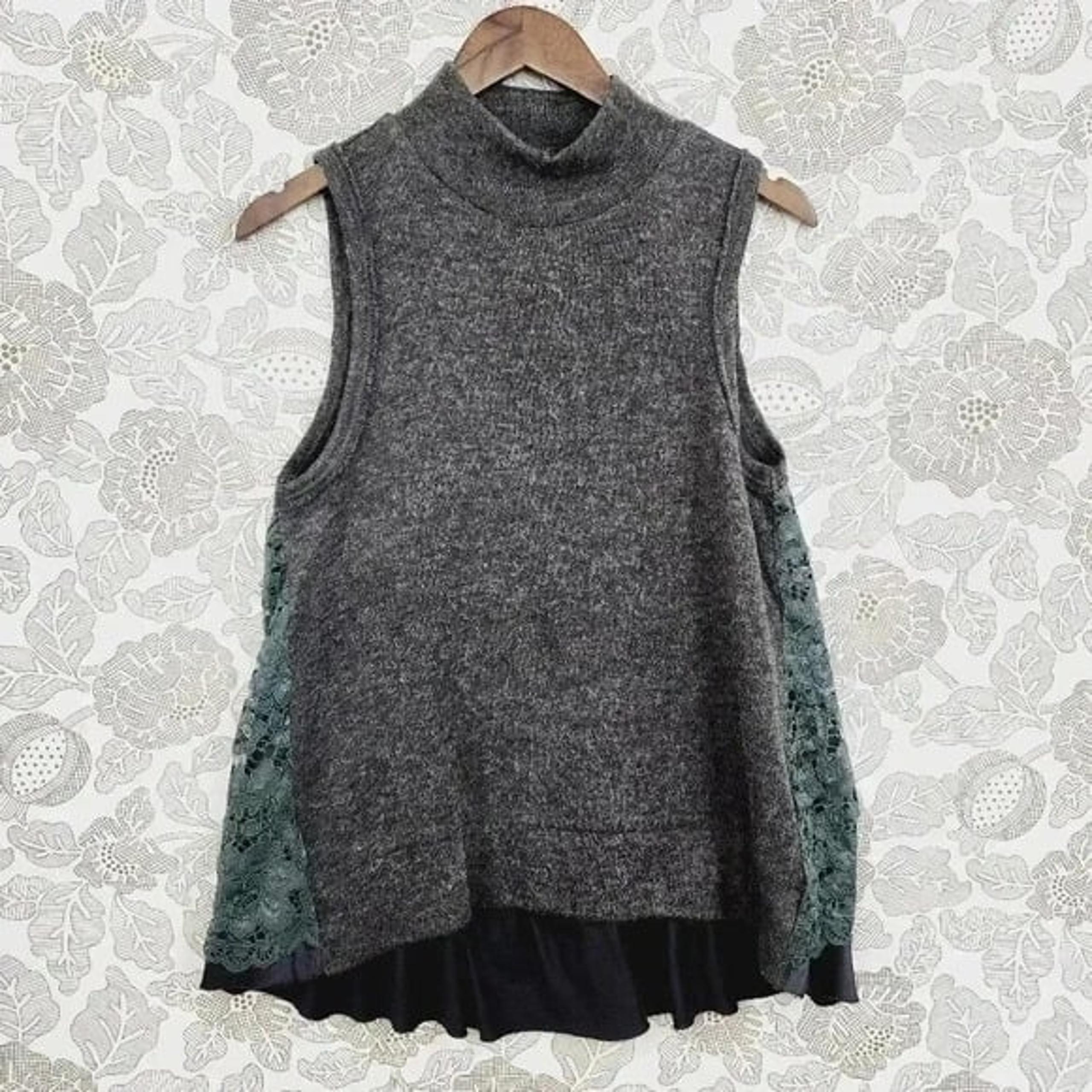 Anthropologie Moth High neck Pullover mock Lace Sleeveless Sweater Women's. L